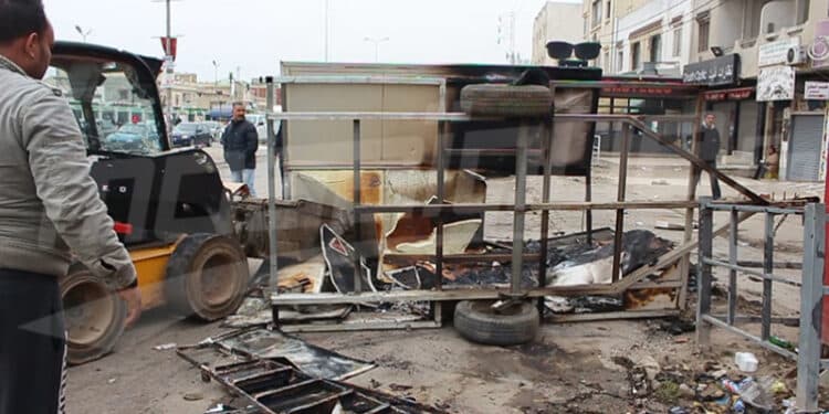 Tunisie : Calme pr&eacute;caire apr&egrave;s une nuit de violences dans plusieurs r&eacute;gions