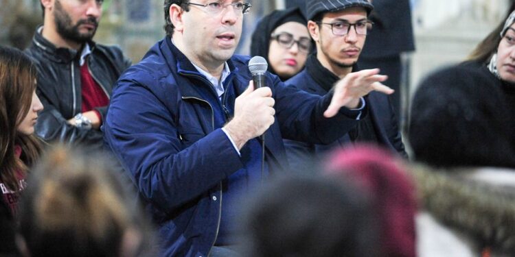 A Denden, des jeunes chômeurs débattent avec Youssef Chahed