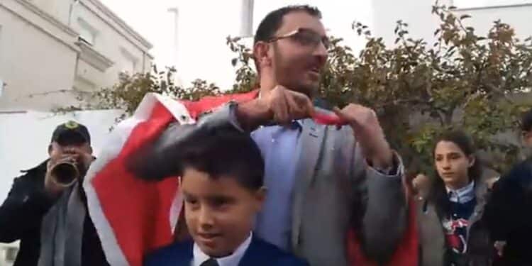 Tunisie : L&rsquo;accueil "spectaculaire" r&eacute;serv&eacute; &agrave; Yassine Ayari