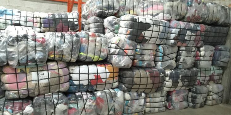 Contrebande : Saisie de 125 tonnes de v&ecirc;tements de fripe &agrave; Nabeul