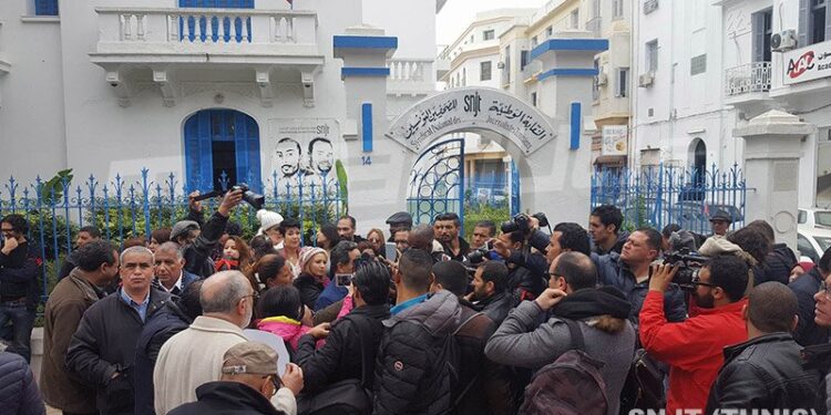 Les journalistes tunisiens en colère