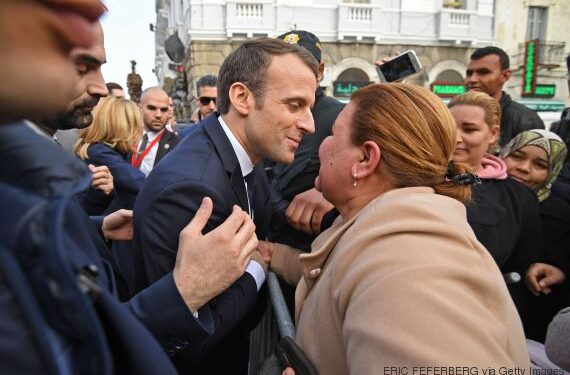 A Tunis, des Tunisiens réclament le visa à Macron !