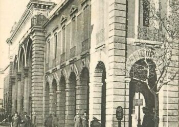 Nostalgies tunisoises : Imposante grande poste de Tunis