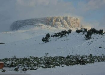 Superbe Table de Jugurtha sous la neige !