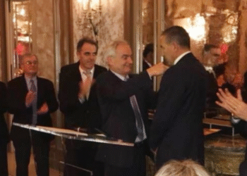 Le viticulteur Belgacem Dkhili d&eacute;cor&eacute; Chevalier de l'Ordre du M&eacute;rite agricole fran&ccedil;ais