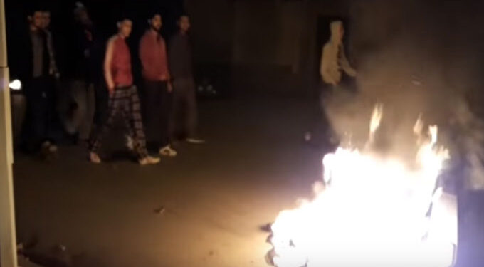 Kébili : La famille de Kassas proteste et bloque la route