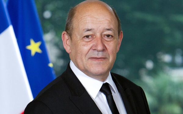 Jean-Yves Le Drian en Tunisie pour "contrôler" les projets français