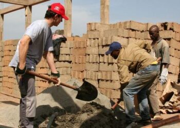 Les ouvriers de chantiers manifestent &agrave; la Kasbah pour la r&eacute;gularisation de leur situation