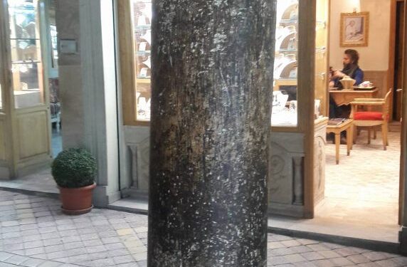 Un coup de peinture pour les colonnes de souk el berka
