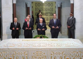 Les "Trois" pr&eacute;sidents comm&eacute;morent le 18e anniversaire du d&eacute;c&egrave;s d'Habib Bourguiba