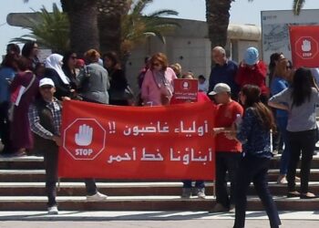 Parents d'&eacute;l&egrave;ves en col&egrave;re : "D&eacute;gage Ya&acirc;koubi ! Tu as d&eacute;truit le pays ! O&ugrave; es-tu Hached ?"
