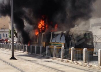 Un bus s'enflamme en plein c&oelig;ur de la capitale