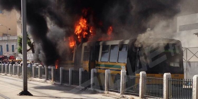 Un bus s'enflamme en plein c&oelig;ur de la capitale