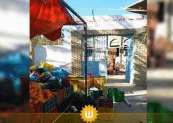 K&eacute;bili : Fruits et l&eacute;gumes vendus devant l'entr&eacute;e d'une &eacute;cole !