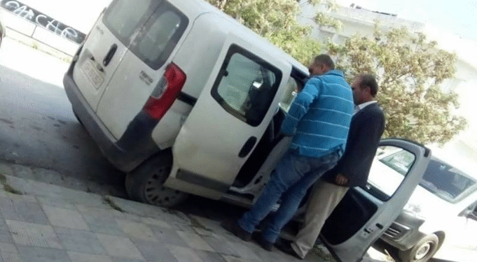 Min. de l'Equipement : La voiture utilisée dans la campagne électorale, identifiée
