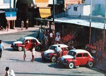 Nostalgies tunisoises : Taxis à Bab Souika et les portes à Bab el Khadhra