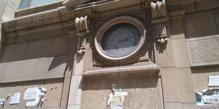 Quelqu'un pourrait-il réparer l'horloge de la grande poste de Tunis ?