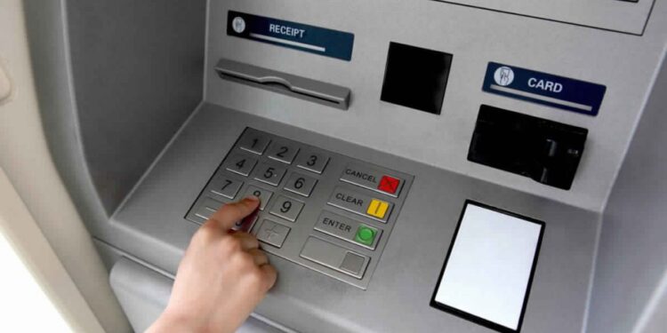 C'est destin&eacute; aux familles d&eacute;munies : Une carte &eacute;lectronique pour retirer les mandats via les DAB