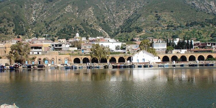 Entre corsaires d'hier et pêcheurs d'aujourd'hui : Le charme mélancolique de Porto Farina