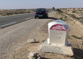 Nouveau et douteux : Des bornes kilom&eacute;triques en t&ocirc;le sur les routes !