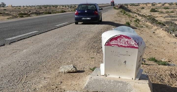 Nouveau et douteux : Des bornes kilom&eacute;triques en t&ocirc;le sur les routes !