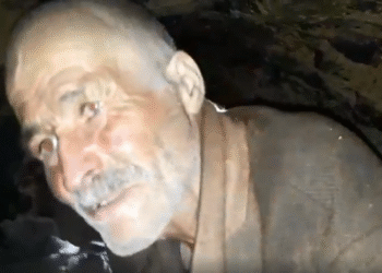 Testour : Il vit seul, dans une grotte !