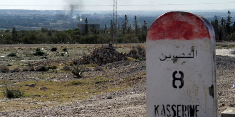 Kasserine : Descente policière chez des personnes en contact avec des terroristes