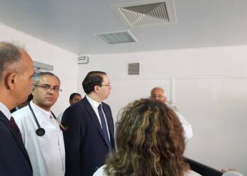 P&eacute;nurie de Xylocaine : Chahed en visite inopin&eacute;e &agrave; l'h&ocirc;pital de l'Ariana