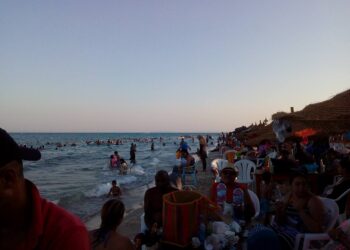La route menant &agrave; la plage Ghar El Melh bloqu&eacute;e par des protestataires