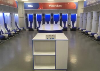 Vaincus, les Japonais nettoient leur vestiaire avant de quitter la Coupe du Monde
