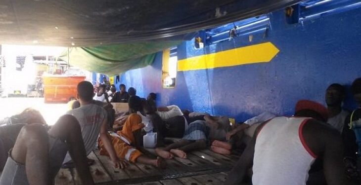 Zarzis : Bloquée sur le navire de migrants, une femme risque une fausse couche