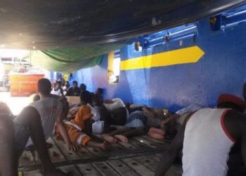 Bloqu&eacute;s au port de Zarzis, les 40 migrants refusent de rester en Tunisie, selon Chahed