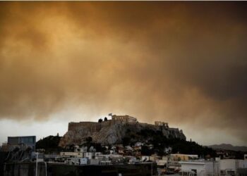 Grèce : Des incendies font au moins 50 morts en une nuit