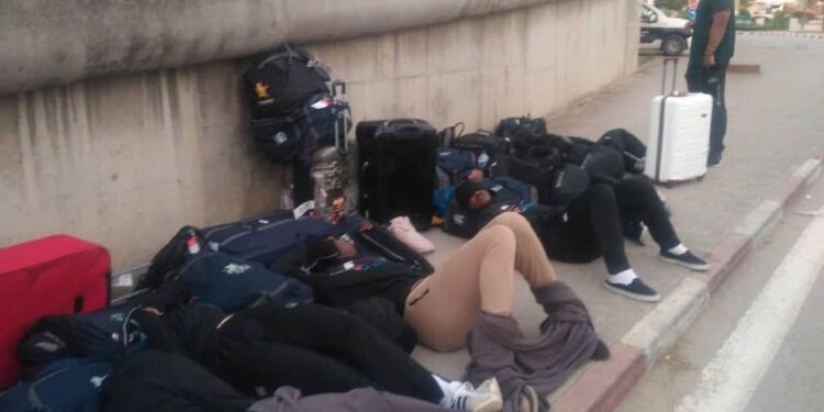 Tunisie : Faute de logement "décent", l'équipe zimbabwéenne de rugby dort dans la rue !