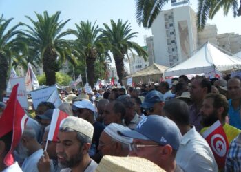 Tunisie : Imposante manifestation contre le rapport de la COLIBE