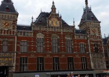 Deux blessés dans une attaque au couteau à Amsterdam