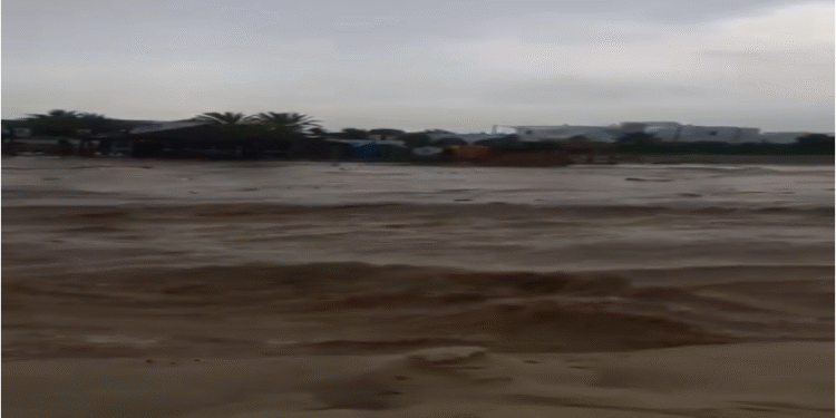 Inondations &agrave; Hammamet, un h&ocirc;tel isol&eacute; par les eaux