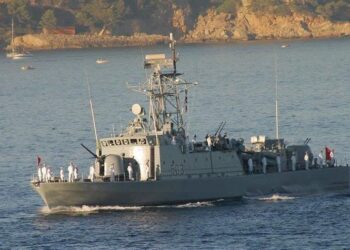 Exercice militaire conjoint entre les Marines nationale et canadienne au large des c&ocirc;tes nord