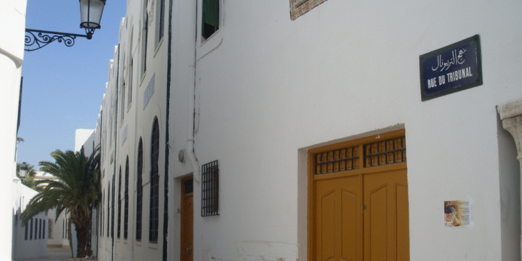 Soixante familles dans une école : Les squatteurs de la rue du Tribunal