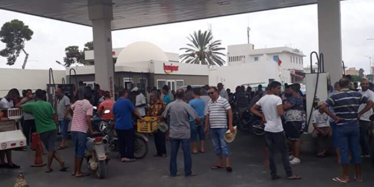 Après Tataouine, la pénurie de carburant s'étend à Médenine et Mareth