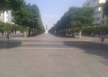 Le Robinson d'un jour : Seul, solitaire, dans les rues vides de Tunis