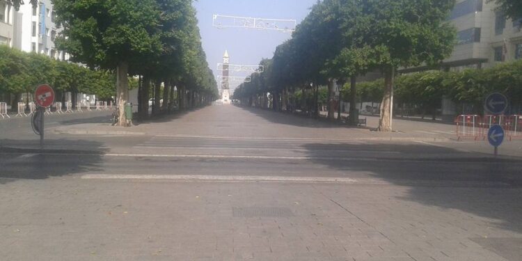 Le Robinson d'un jour : Seul, solitaire, dans les rues vides de Tunis
