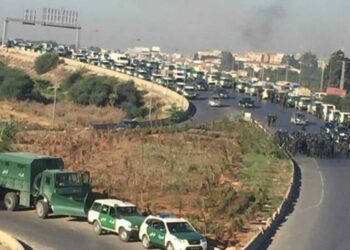 Une manifestation de milliers d'ex-militaires bloquée aux portes d'Alger