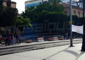 Tunis : Retrait des unit&eacute;s militaires devant l'ambassade de France