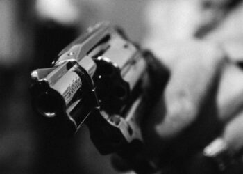 D&eacute;c&egrave;s d&rsquo;un soldat par une balle tir&eacute;e de sa propre arme