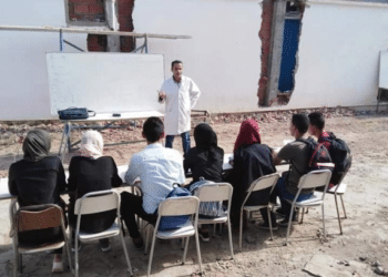 A Kairouan, un cours assur&eacute; en plein air &agrave; cause de l'indisponibilit&eacute; des salles de classe