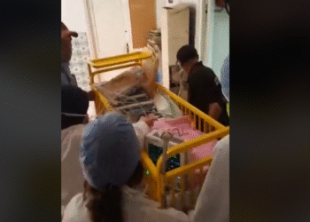 H&ocirc;pital d&rsquo;enfants &agrave; Bab Sa&acirc;doun : Op&eacute;r&eacute; du c&oelig;ur, un enfant transport&eacute; "dangereusement" !
