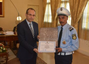 Le policier agress&eacute; &agrave; Bizerte honor&eacute; par le ministre de l&rsquo;Int&eacute;rieur