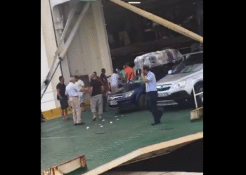 Chaos au port de G&ecirc;nes : En col&egrave;re contre la CTN, des Tunisiens bloquent la circulation et demandent un remboursement