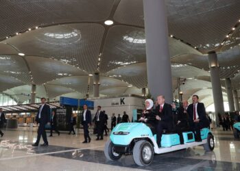 Istanbul : Erdogan inaugure le plus grand aéroport du monde